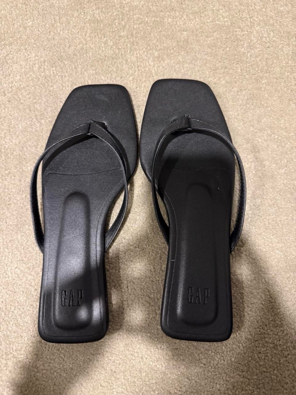 Black Gap square toe flip flops. Size 6.